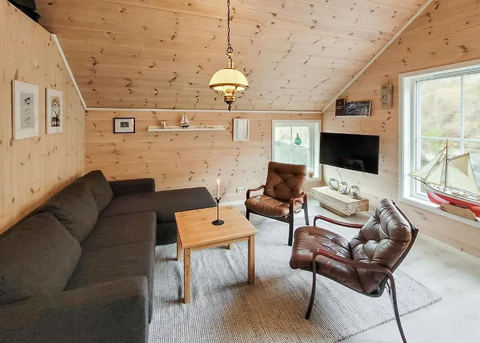 2 Bedroom Cozy In Finnas Grutle